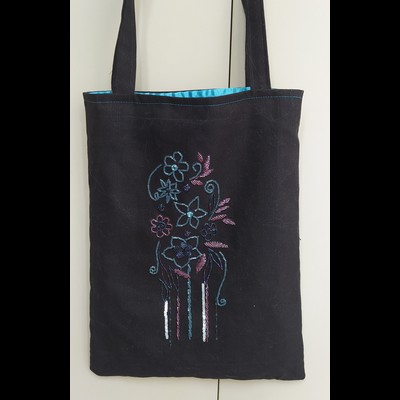 Tote-bag fleuri.